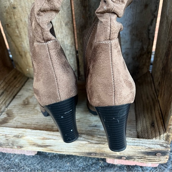 WhiteMT Heeled Boots - Picture 4 of 9